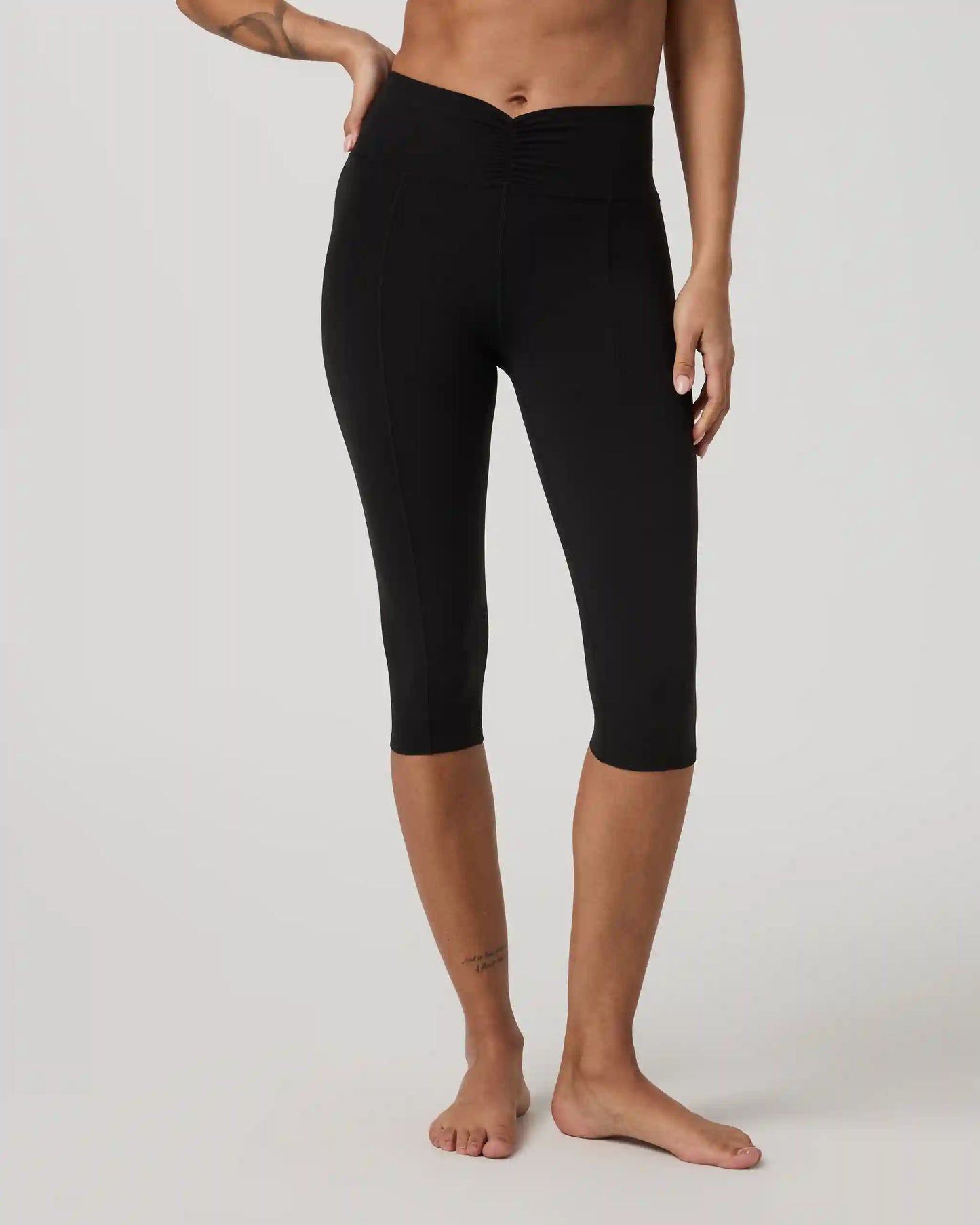 Vuori AllTheFeels™ Shirred Crop