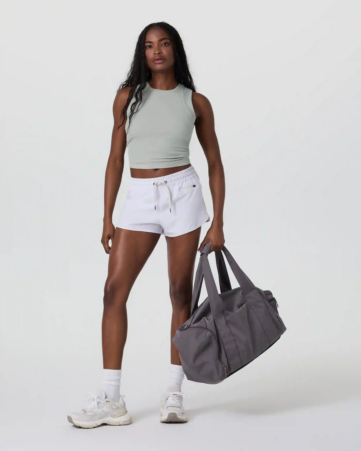 Pose Modern Tank