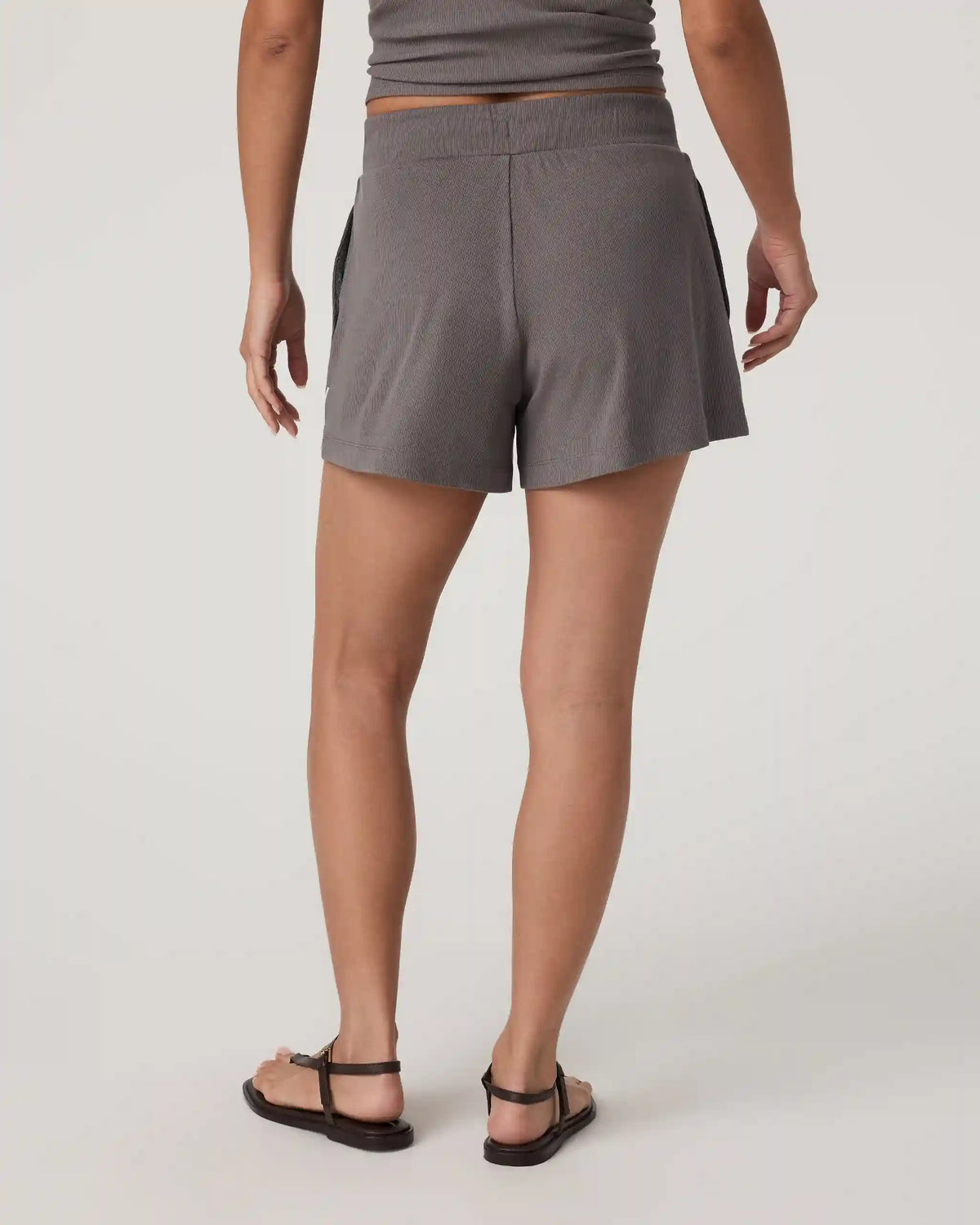 Pose Short