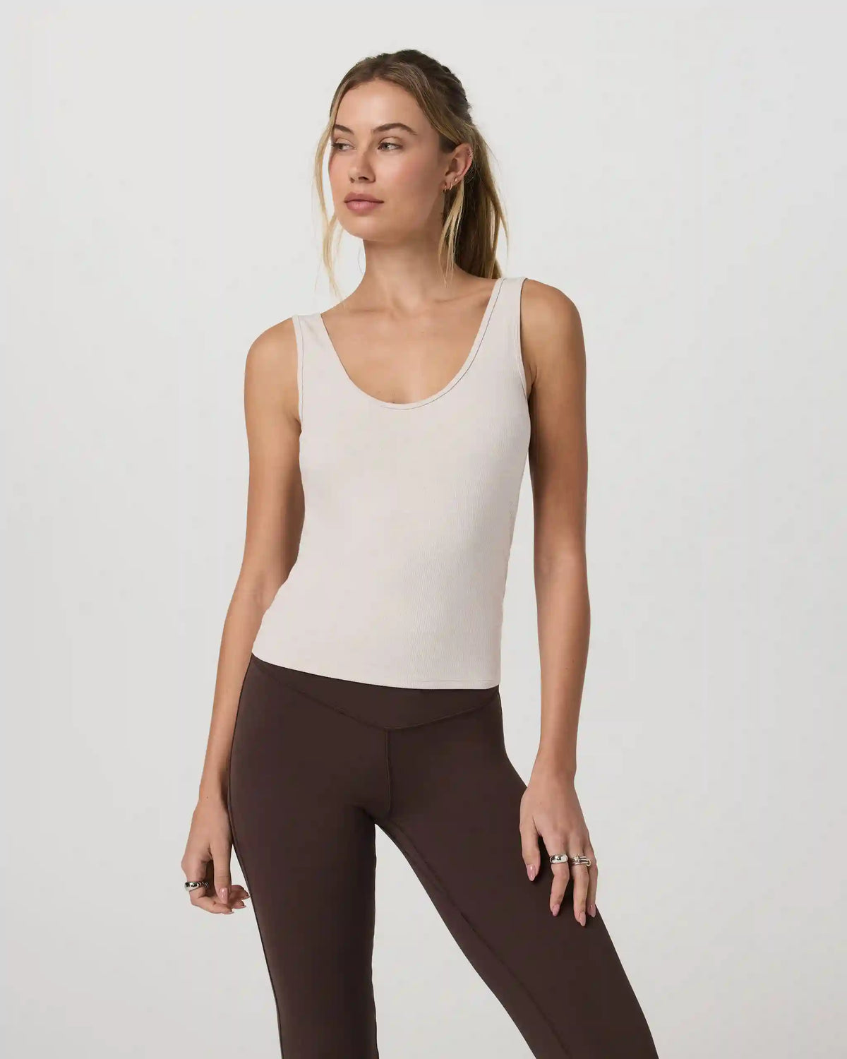 Pose Twin Tank