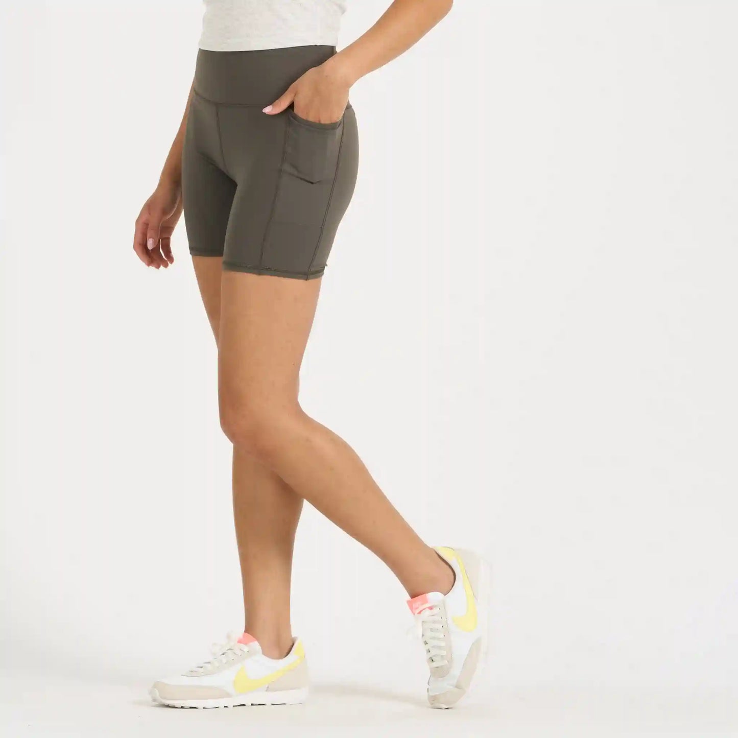 Studio Pocket Short