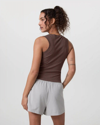 Pose Modern Tank