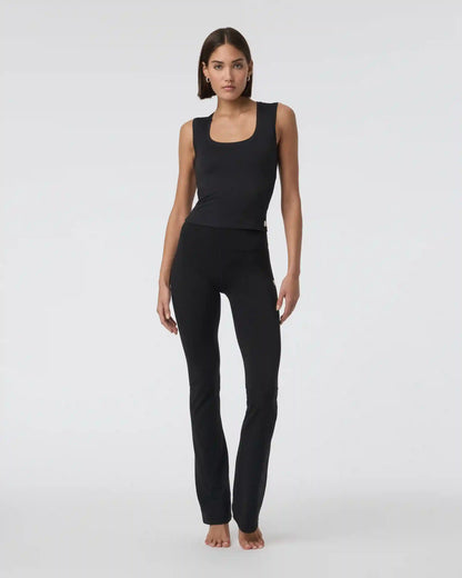 Vuori AllTheFeels™ Slim Flare - Short