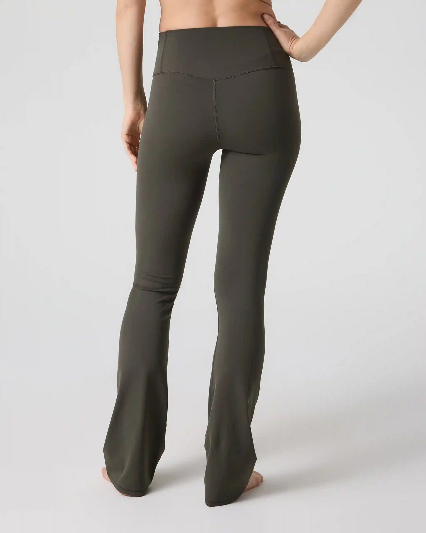Vuori AllTheFeels™ Slim Flare - Short